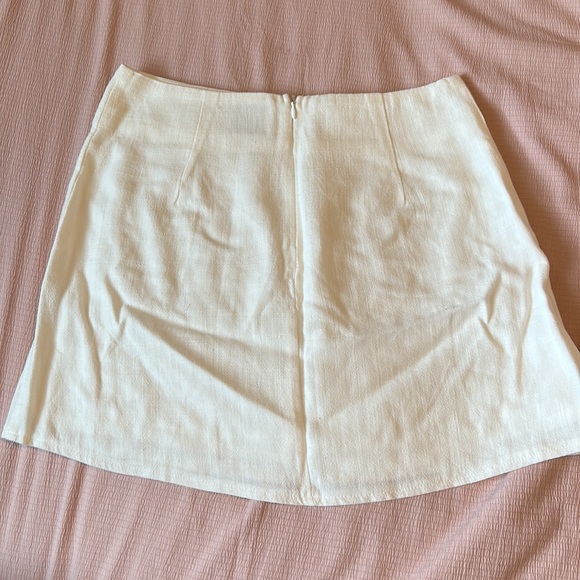 white mini skirt - Picture 2 of 2